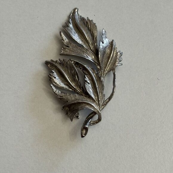 Vintage Silvertone Leaf Brooch Pin – 2.25” - Picture 5 of 5